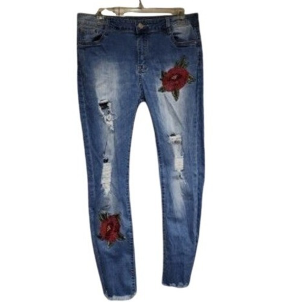 Puzzle Jeans Women's 13/14 Distressed Rose Embroidered Skinny Jeans Light Wash